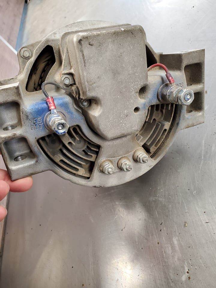 Caterpillar C15 Alternator for a 2011 Kenworth W900 For Sale Montréal