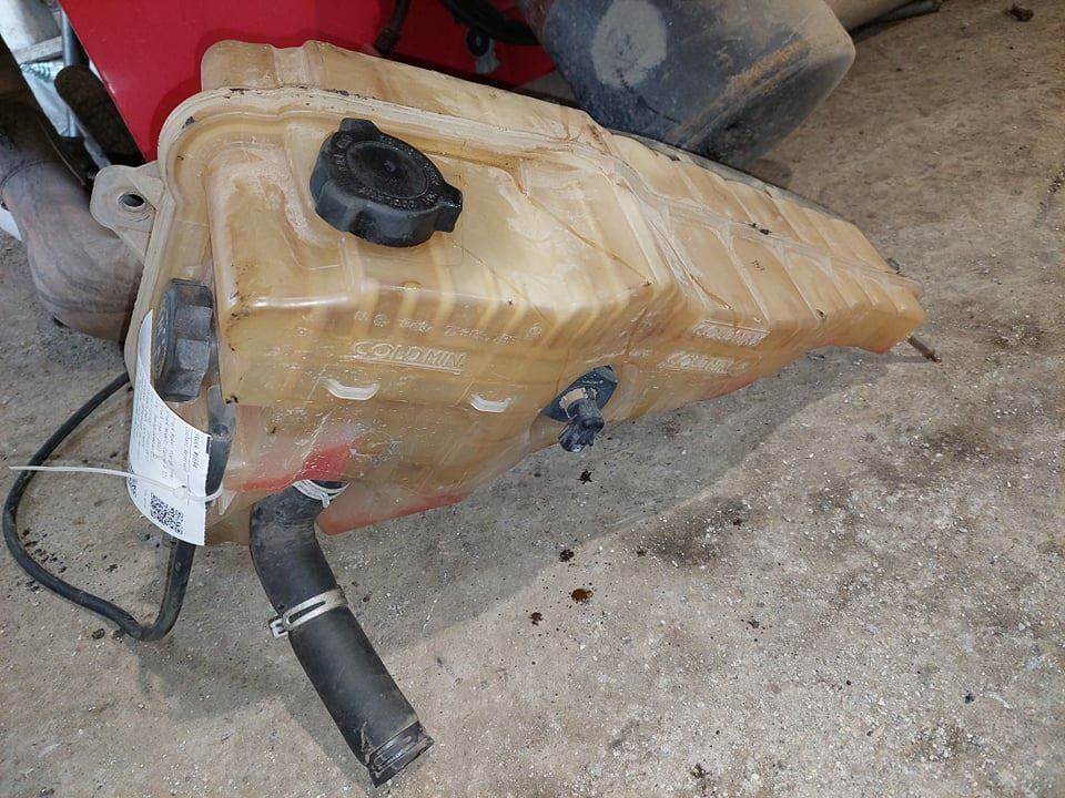 2017 Freightliner Cascadia 125 Coolant Reservoir For Sale Montréal, QC, Canada 7110