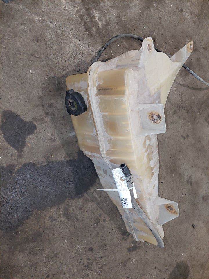 2016 Freightliner Cascadia 125 Coolant Reservoir For Sale Montréal, QC, Canada 7315