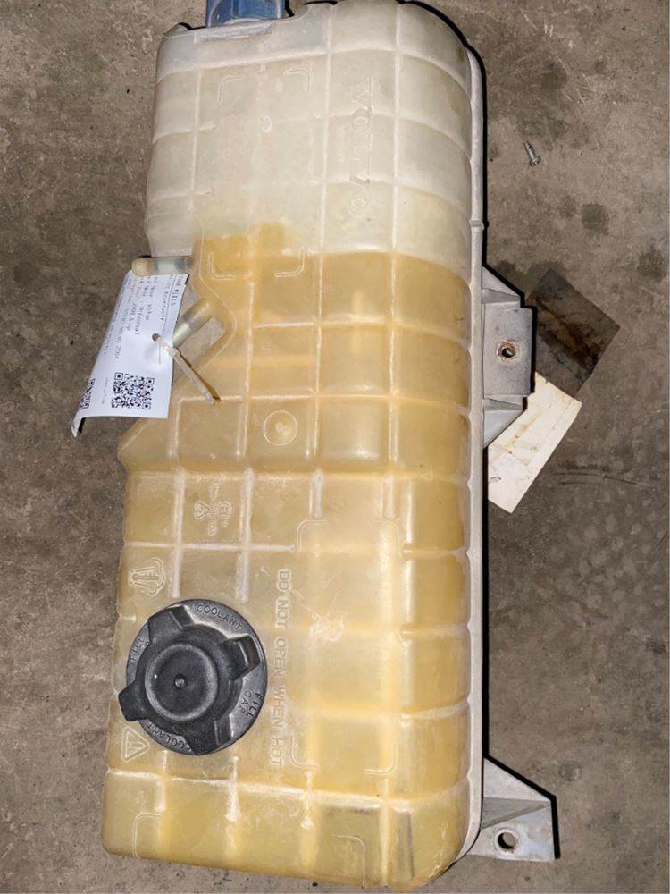 Volvo universal Coolant Reservoir For Sale Montréal, QC, Canada