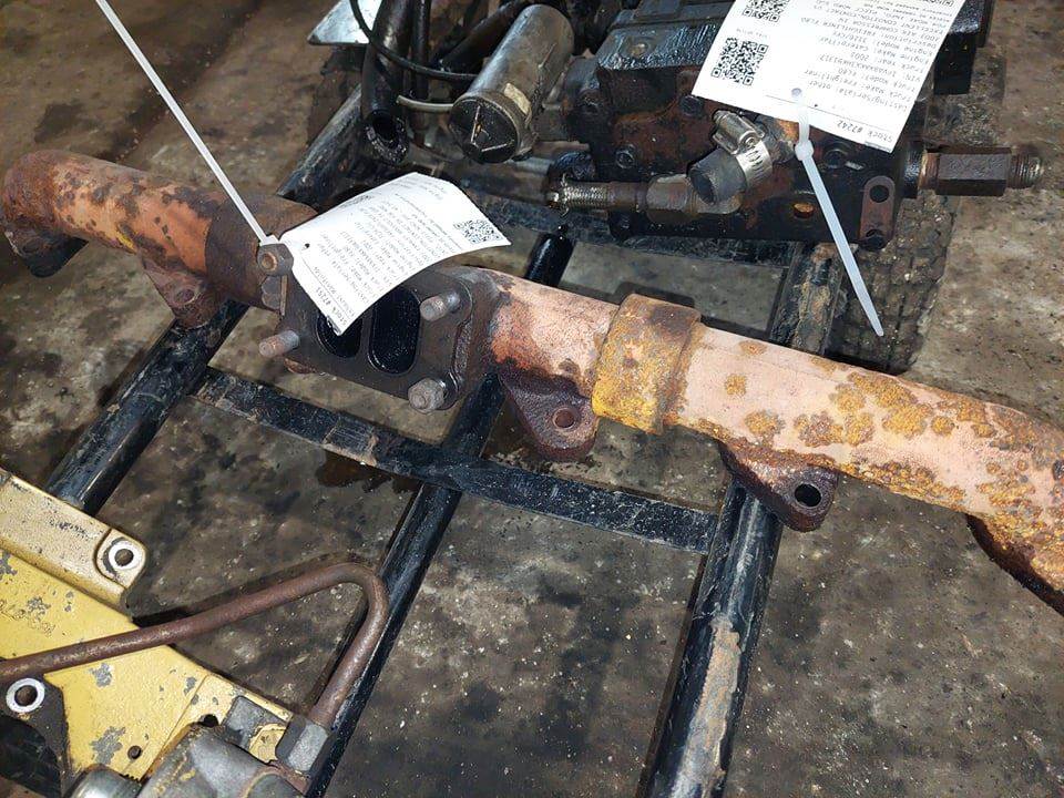 Caterpillar 3126 Exhaust Manifold for a 2003 Freightliner FL80 For Sale Montréal, QC, Canada