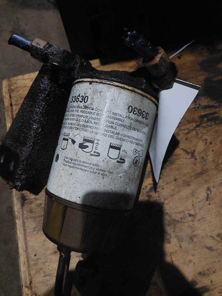 Caterpillar 3126 Fuel / Water Separator for a 2003 Freightliner FL80 For Sale Montréal, QC