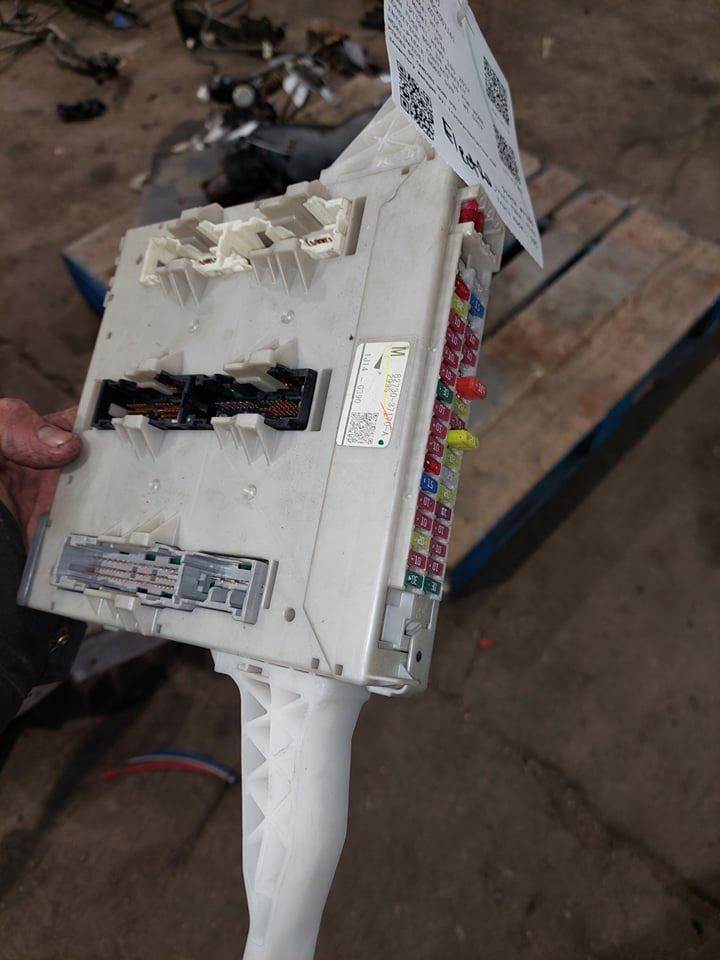 2012 Hino 195 Fuse Box For Sale Montréal, QC, Canada 8273037170A