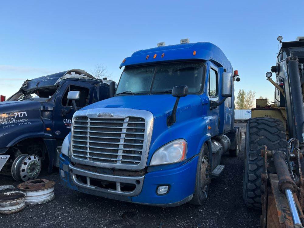 2011 Freightliner Cascadia 125 Salvage Truck For Sale Montréal, QC
