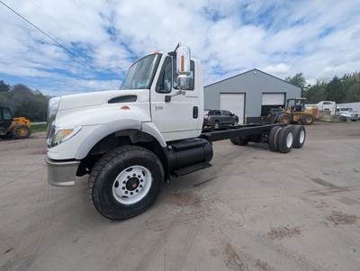 International WorkStar 7600 Tandem Axle Cab & Chassis Truck - Caterpillar, 380HP, 10 Speed Manual
