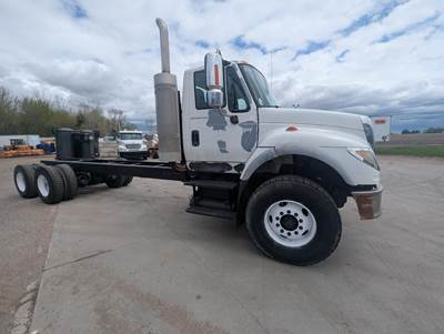 International WorkStar 7600 Tandem Axle Cab & Chassis Truck - Caterpillar, 380HP, 10 Speed Manual