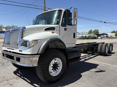 International WorkStar 7600 Tandem Axle Cab & Chassis Truck - Caterpillar, 380HP, 10 Speed Manual