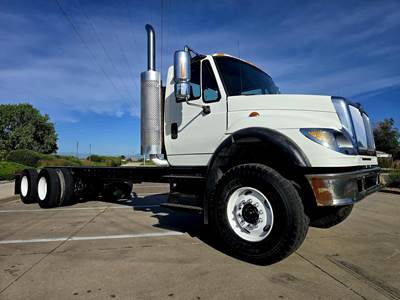 International WorkStar 7600 Tandem Axle Cab & Chassis Truck - Caterpillar, 380HP, 10 Speed Manual