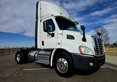 Freightliner Cascadia 125 Single Axle Day Cab Truck - Detroit 400HP, 6 Speed Allison Hs Automatic