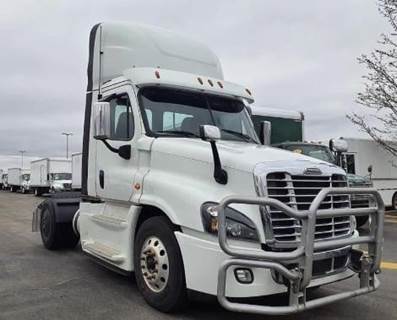 Freightliner Cascadia 125 Single Axle Day Cab Truck - Detroit, 12 Speed Dt12 Automatic