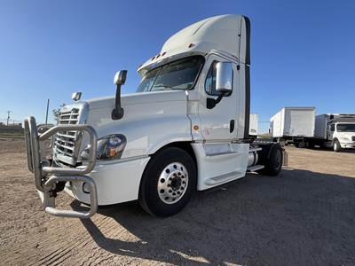 Freightliner Cascadia 125 Single Axle Day Cab Truck - Detroit 455HP, 12 Speed Dt12 Automatic