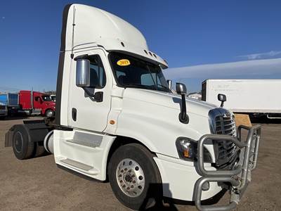 Freightliner Cascadia 125 Single Axle Day Cab Truck - Detroit 455HP, 12 Speed Dt12 Automatic