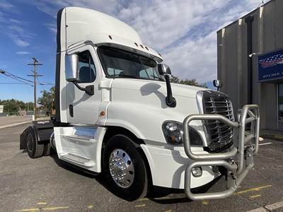 Freightliner Cascadia 125 Single Axle Day Cab Truck - Detroit 455HP, 12 Speed Dt12 Automatic