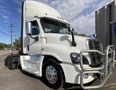 Freightliner Cascadia 125 Single Axle Day Cab Truck - Detroit, 12 Speed Dt12 Automatic