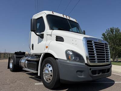 Freightliner Cascadia 125 Single Axle Day Cab Truck - Detroit 410HP, 12 Speed Dt12 Automatic