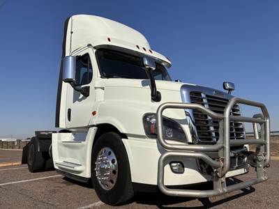 Freightliner Cascadia 125 Single Axle Day Cab Truck - Detroit 455HP, 12 Speed Dt12 Automatic