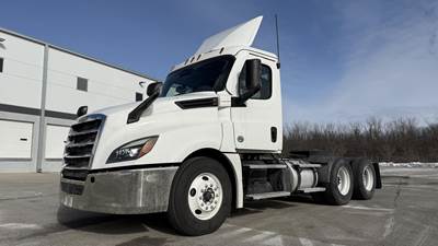Freightliner Cascadia 126 Day Cab Truck - Detroit 450HP, 12 Speed Dt12 Automatic