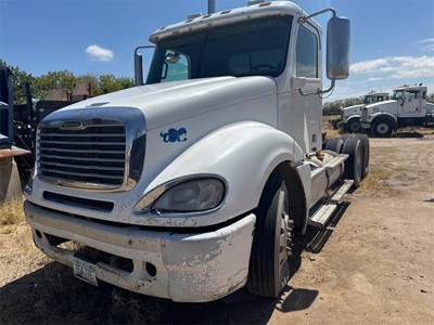 Freightliner Columbia 120 Day Cab Truck - Detroit, 13 Speed Manual