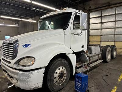 Freightliner Columbia 120 Day Cab Truck - Detroit, 13 Speed Manual