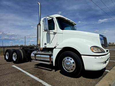 Freightliner Columbia 120 Day Cab Truck - 13 Speed Manual