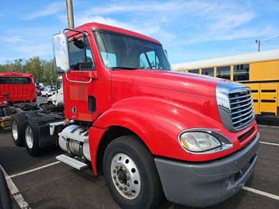 Freightliner Columbia 120 Day Cab Truck - Detroit 445HP, 10 Speed Manual