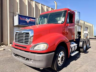 Freightliner Columbia 120 Day Cab Truck - Detroit 445HP, 10 Speed Manual