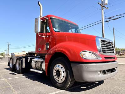 Freightliner Columbia 120 Day Cab Truck - Detroit 445HP, 10 Speed Manual