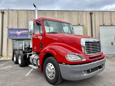 Freightliner Columbia 120 Day Cab Truck - Detroit 445HP, 10 Speed Manual