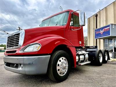Freightliner Columbia 120 Day Cab Truck - Detroit 445HP, 10 Speed Manual