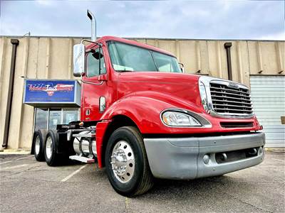 Freightliner Columbia 120 Day Cab Truck - Detroit 445HP, 10 Speed Manual