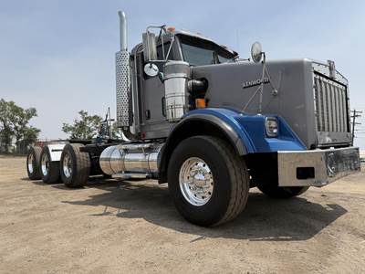 Kenworth T800 Tri Axle Day Cab Truck - Cummins 500HP, 18 Speed Manual