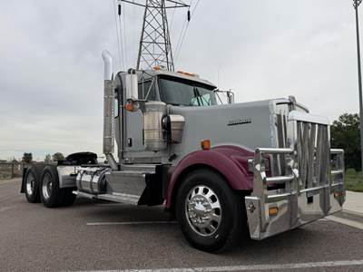 Kenworth W900B Day Cab Truck - Cummins 550HP, 18 Speed Manual