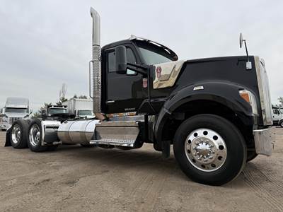 Kenworth W990 Day Cab Truck - Paccar 510HP, 10 Speed Manual
