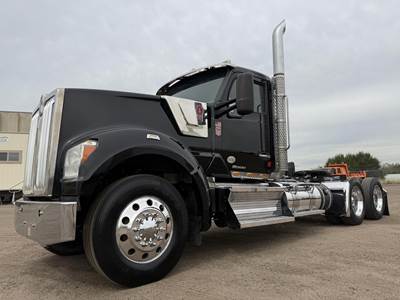 Kenworth W990 Day Cab Truck - Paccar 510HP, 10 Speed Manual