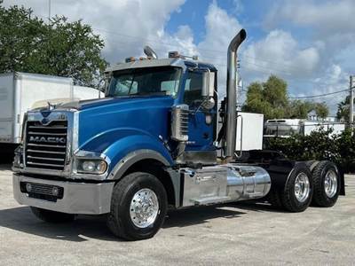 Mack Titan TD713 Day Cab Truck - MP10 605HP, 18 Speed Manual