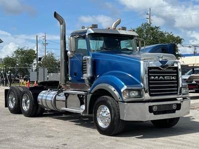 Mack Titan TD713 Day Cab Truck - MP10 605HP, 18 Speed Manual