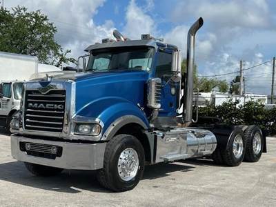 Mack Titan TD713 Day Cab Truck - MP10 605HP, 18 Speed Manual