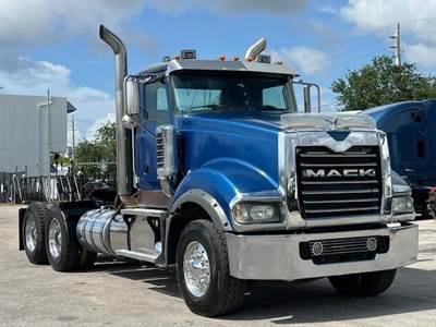 Mack Titan TD713 Day Cab Truck - MP10 605HP, 18 Speed Manual