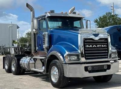 Mack Titan TD713 Day Cab Truck - MP10 605HP, 18 Speed Manual