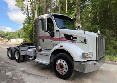 Peterbilt 567 Day Cab Truck - Paccar 455HP, 12 Speed Amt