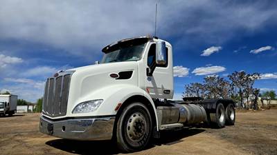 Peterbilt 579 Day Cab Truck - Paccar 455HP, 10 Speed Automatic