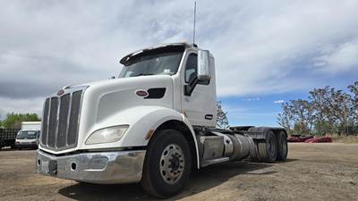 Peterbilt 579 Day Cab Truck - Paccar 455HP, 10 Speed Automatic