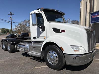 Peterbilt 579 Day Cab Truck - Paccar 455HP, 10 Speed Automatic