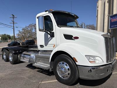 Peterbilt 579 Day Cab Truck - Paccar 455HP, 10 Speed Automatic