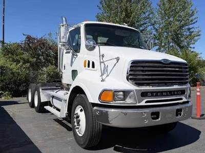 Sterling L9500 Day Cab Truck - Caterpillar 385HP, 13 Speed Manual