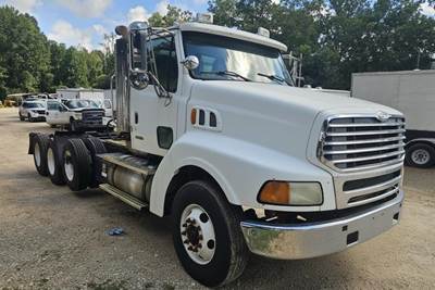 Sterling L9500 Tri Axle Day Cab Truck - Caterpillar 475HP, 10 Speed Autoshift Amt