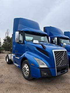 Volvo VNL42T300 Single Axle Day Cab Truck - D13 425HP, 12 Speed I Shift Automatic