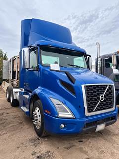 Volvo VNR64T300 Day Cab Truck - D13 425HP, 12 Speed I Shift Automatic