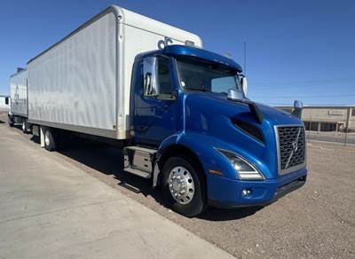Volvo VNR42300 26 ft Box Truck - 355HP, 12 Speed I Shift Automatic, Roll up Door, Liftgate