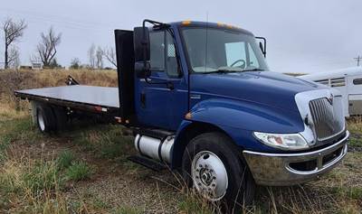 International DuraStar 4300 26 ft Flatbed Truck - 215HP, 6 Speed Manual